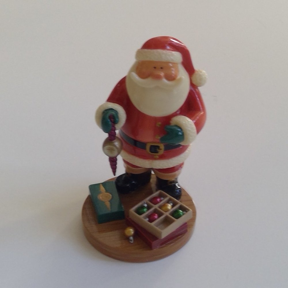 Echoes Simply Santa Figurines "All the Trimmings"